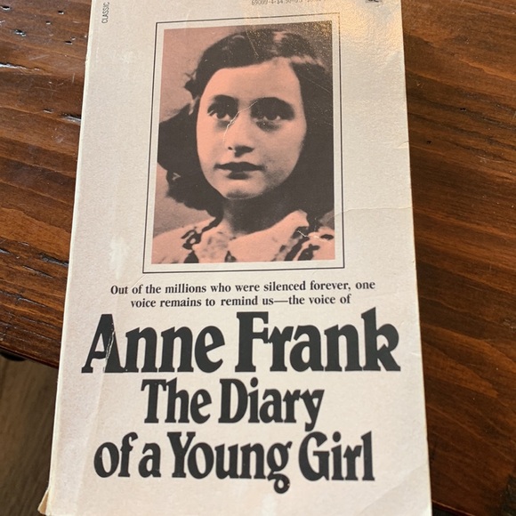 Set of two soft cover books. B7 - Picture 3 of 4